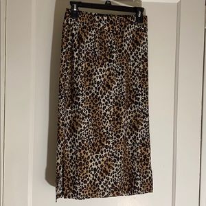 Bebe leopard skirt with two slits on sides